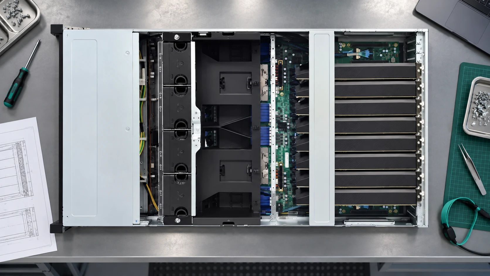 多 GPU 整机中卡槽、风道与配套的整体关系的技术场景插画